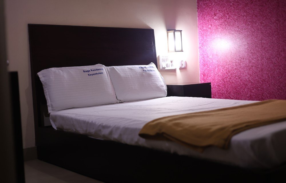Arriving Smart: How to Choose the Right Stay in Kayamkulam Without Overthinking It at Raga Residency